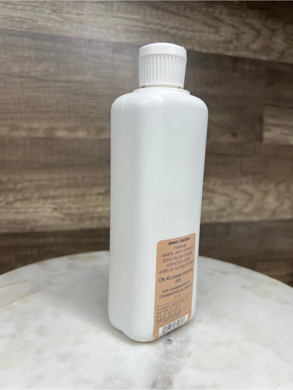 Clinique Even Better Makeup Evens and Corrects Foundation CN 40 Cream Chamois